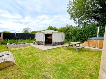 Garden with private hot tub