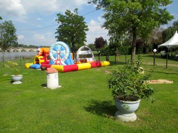 Play area with minigolf