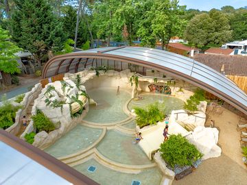La source - piscine intérieure