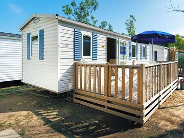 Outside of a Ruby 2 bedroom mobile home