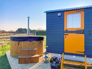 Private wood-fired hot tub with Bumble