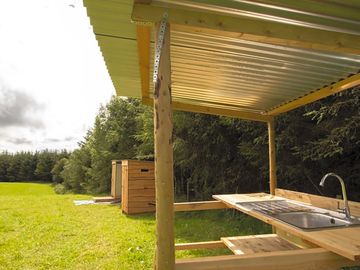 Washing-up, fridge and freezer facilities