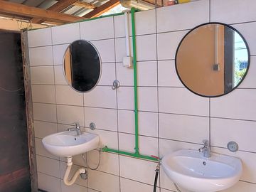 Bathroom sinks with mirrors