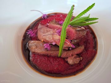 On-site restaurant open thursday to saturday evenings, serving local produce