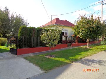 Walnut cottage from the road