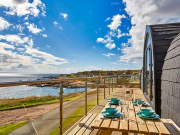 Serenity lodge with hot tub