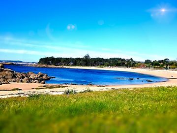 Lombiña beach, next to the site