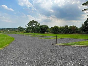 Electric gravel touring pitch