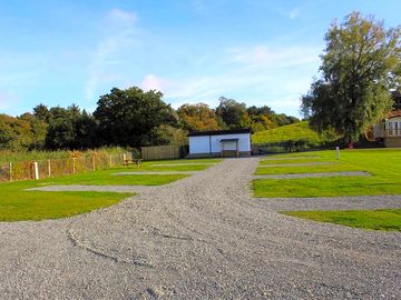 Gravel pitches with electric