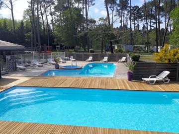 Swimming pool added to the existing one and its jacuzzi