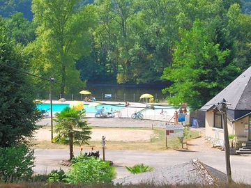 Swimming pool overlooking the Dordogne