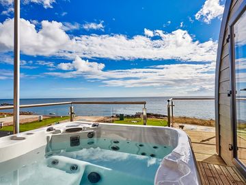 Serenity lodge with hot tub