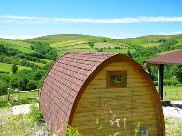 Bryn-gwyn pod with view