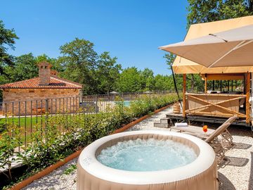 Private jacuzzi