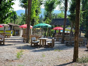 The terrace of the bar with a view over the river