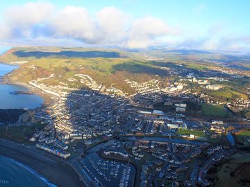 Sea and shopping within a 10-minute drive