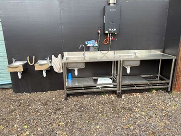 Outdoor washing & washing up sinks