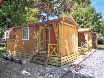 One-bed cabin with private shower