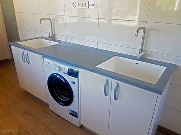 Washing-up area with hot water