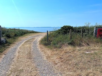 Gravel track to the site