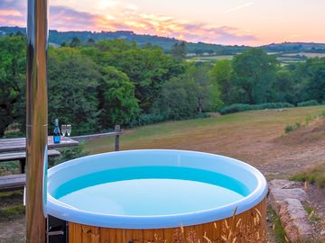 Hot tub at Seren safari tent