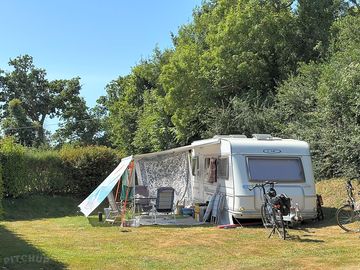 Emplacement avec caravane