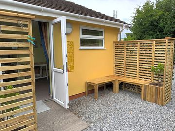 Little Kings chalet - outside seating area