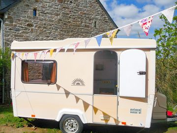 The caravan, a French Esterel from the 1980s
