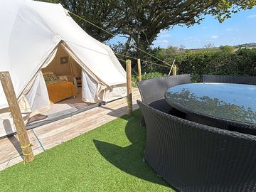 Exterior sitting area and bbq supplied