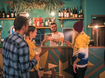 Bar