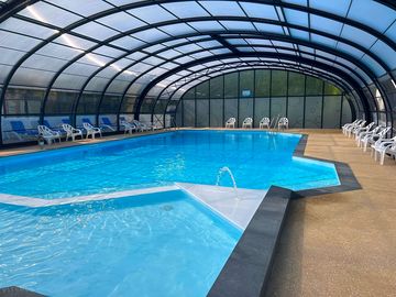 Piscine couverte et chauffée