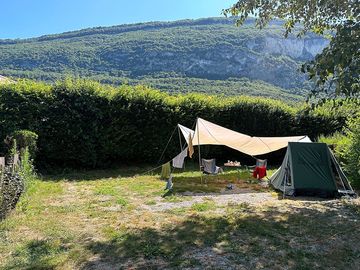 Spacious pitches with sun and shade