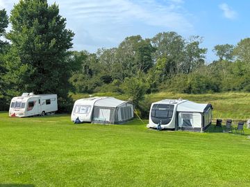 Spacious pitches by the river