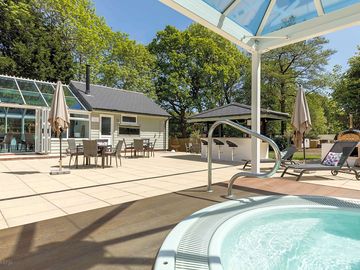 Terrace area with licensed bar and jacuzzi