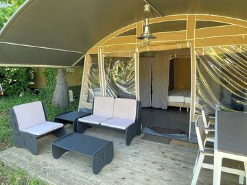 Indoor/outdoor living space