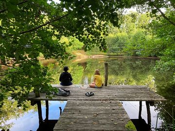 Relaxing by the bathing lake