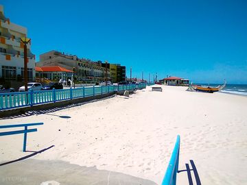 Praia da vieira, 10 minutes' walk away