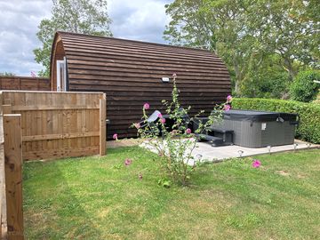 Seadreams garden with hot tub