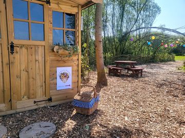 Reception cabin and entrance