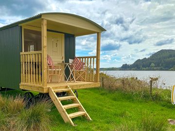 Lochside shepherd's hut