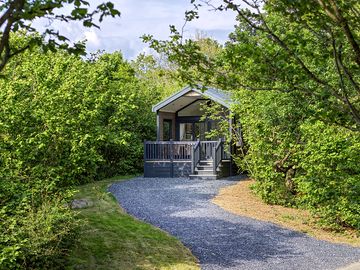 Deluxe cabin in a peaceful and leafy setting