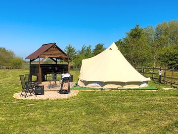 Large pitches with decking and gravel area for barbecue and firepit