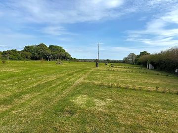 Electric gravel and earth pitch