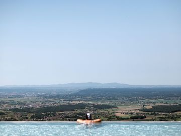 Pool with panorama