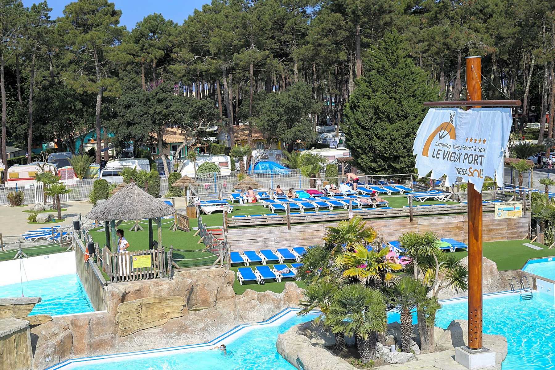 Le Vieux Port Messanges Pitchup