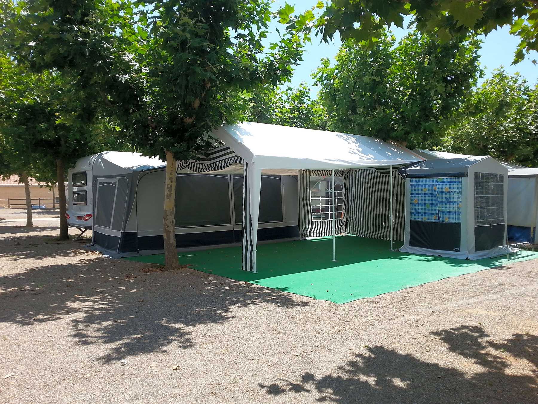Camping La Noguera Sant Llorenc De Montgai Pitchup