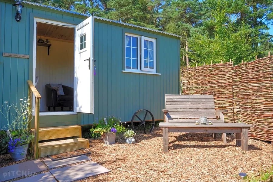 Glamping in the Peak District (Pitchup.com)