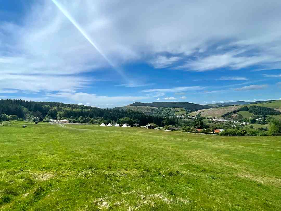 Bryn Bettws Lodge: View of the camping field