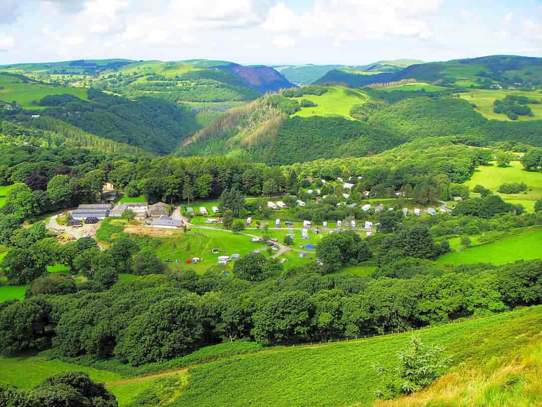 Woodlands Caravan Park: Spectacular view from the mountain walk of the camp site and the Rheidol Gorge