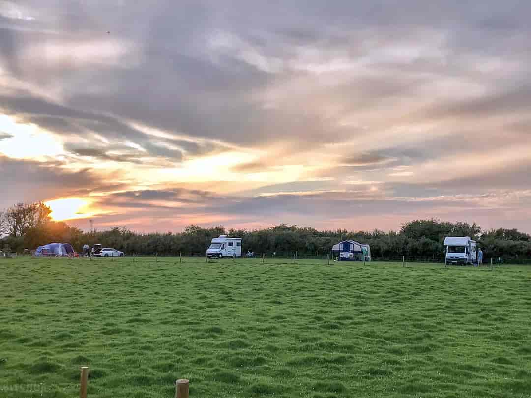 Higher Seawardstone Farm: Pitches at sunset